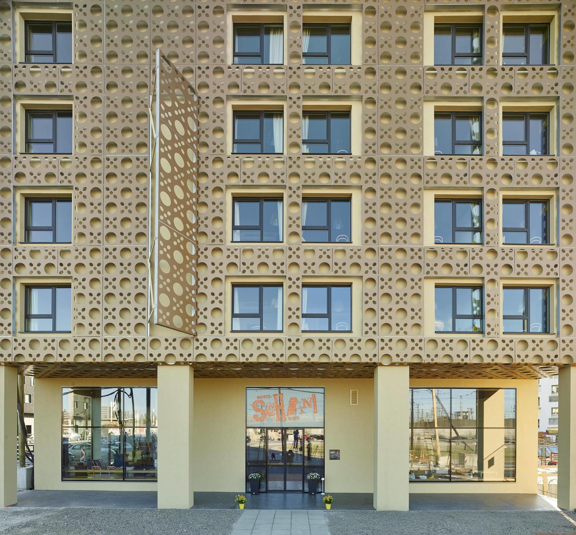 Schani Hotel 4*
